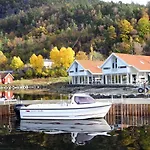 Semesterbostad Five-bedroom In 1 *
