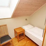 Five-bedroom In 1 Jelsa