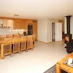 Five-bedroom In 1 Semesterbostad Jelsa