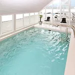 Holiday home Five-bedroom In 1