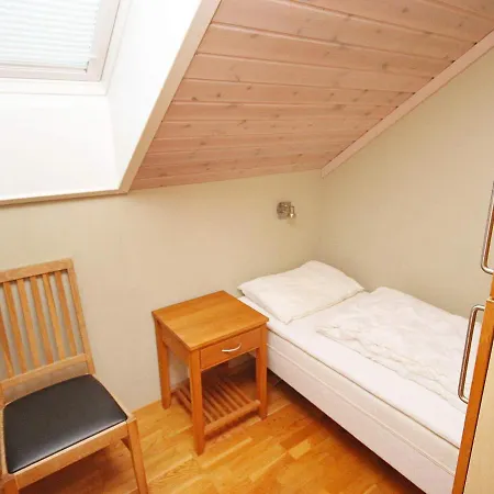 Five-bedroom In 1 Jelsa