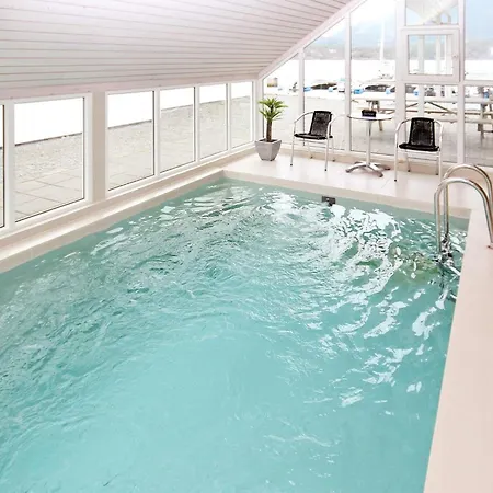 펜션 Five-bedroom In 1