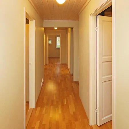 Ferienhaus Five-bedroom In 1 Jelsa