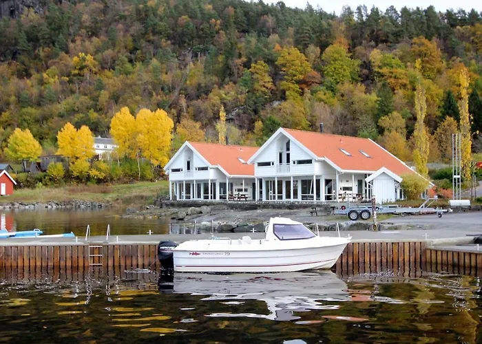 Ferienhaus Five-bedroom In 1 Jelsa