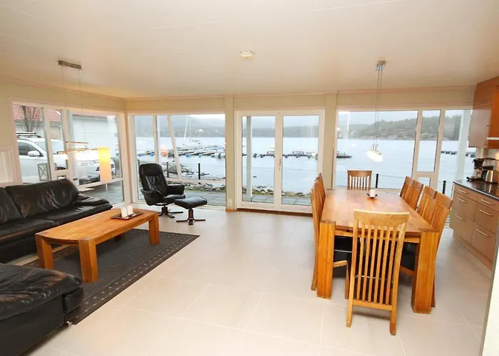 Five-bedroom In 1 Holiday home *