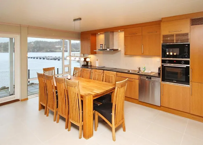Holiday home Five-bedroom In 1 *