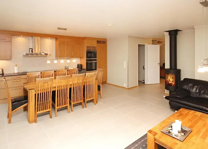 Five-bedroom In 1 Holiday home Jelsa
