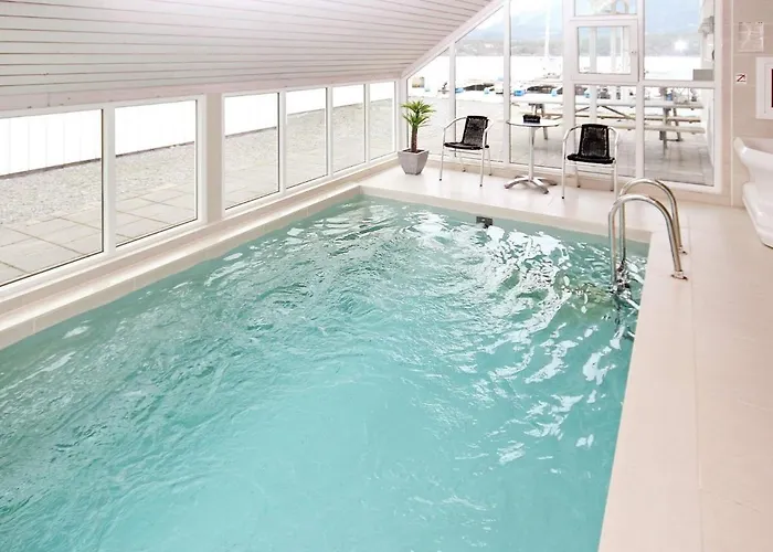 Holiday home Five-bedroom In 1