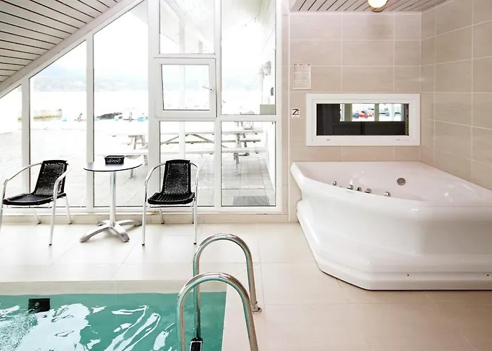 Five-bedroom In 1 Ferienhaus *