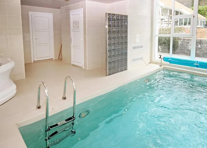 Five-bedroom In 1 Holiday home Jelsa